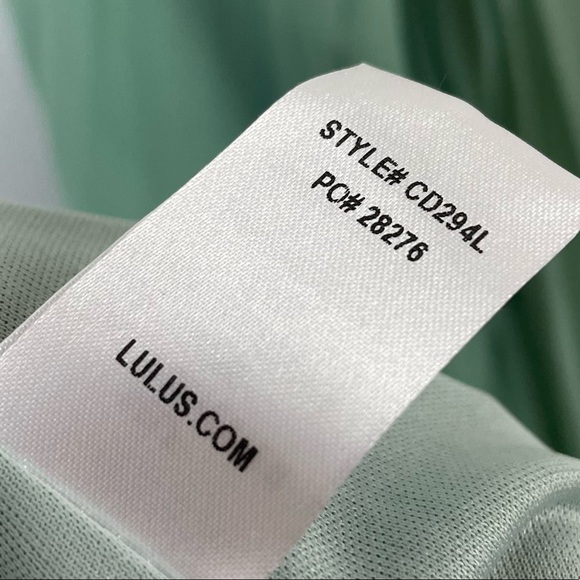 NEW LULUS size small Encinitas Sage Green Lace Pleated Halter Maxi Dress - Picture 8 of 10